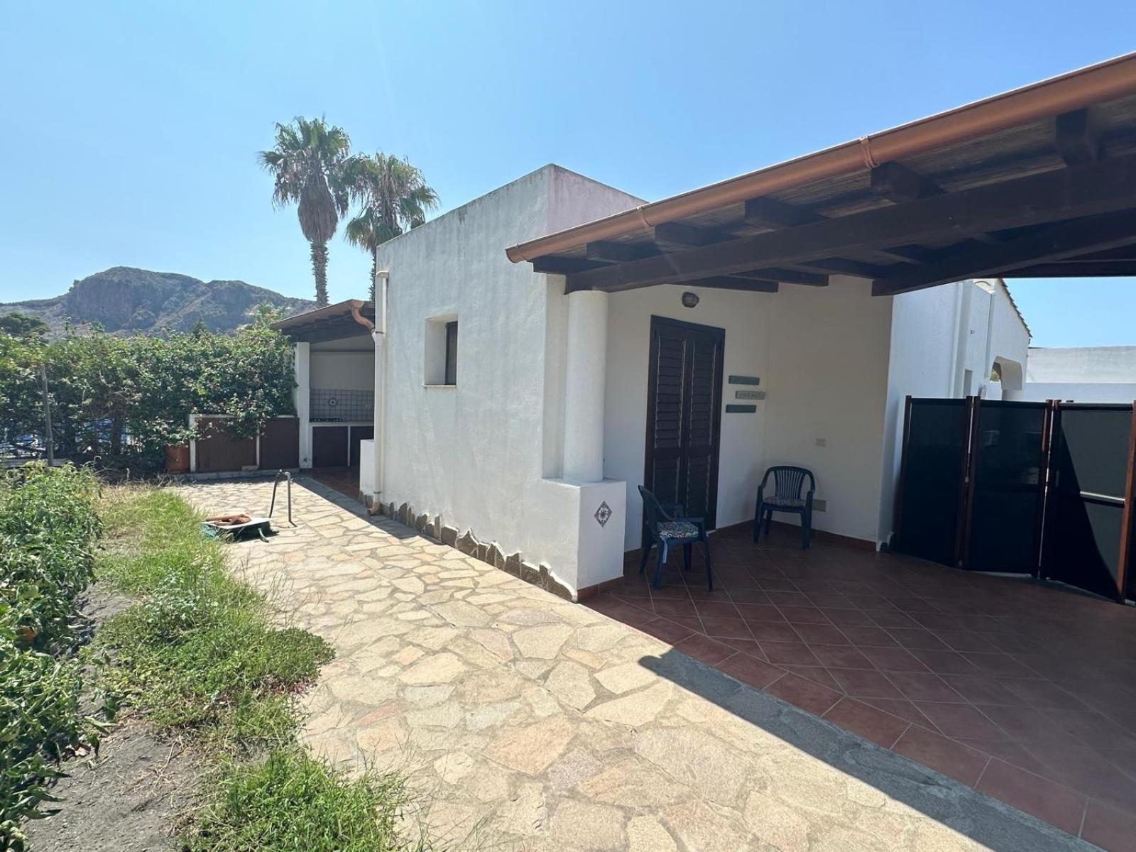 Villa By The Vulcano - 70Mq Plus Large Garden And Patio Exterior photo